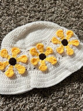 Handmade White Crochet Sunflower Bucket Hat for Kids